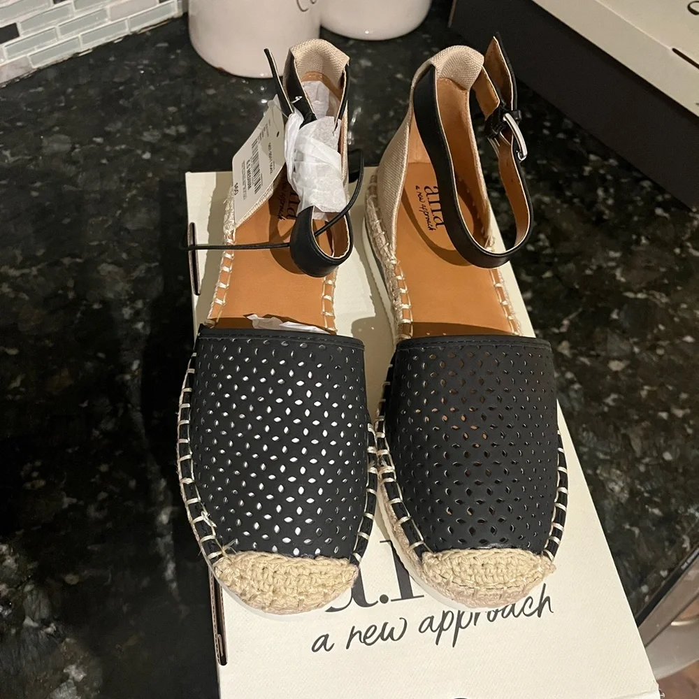 A.N.A. Women's Carrie Wedge Sandals, Black, Size 6.5 NWT - Picture 3 of 6